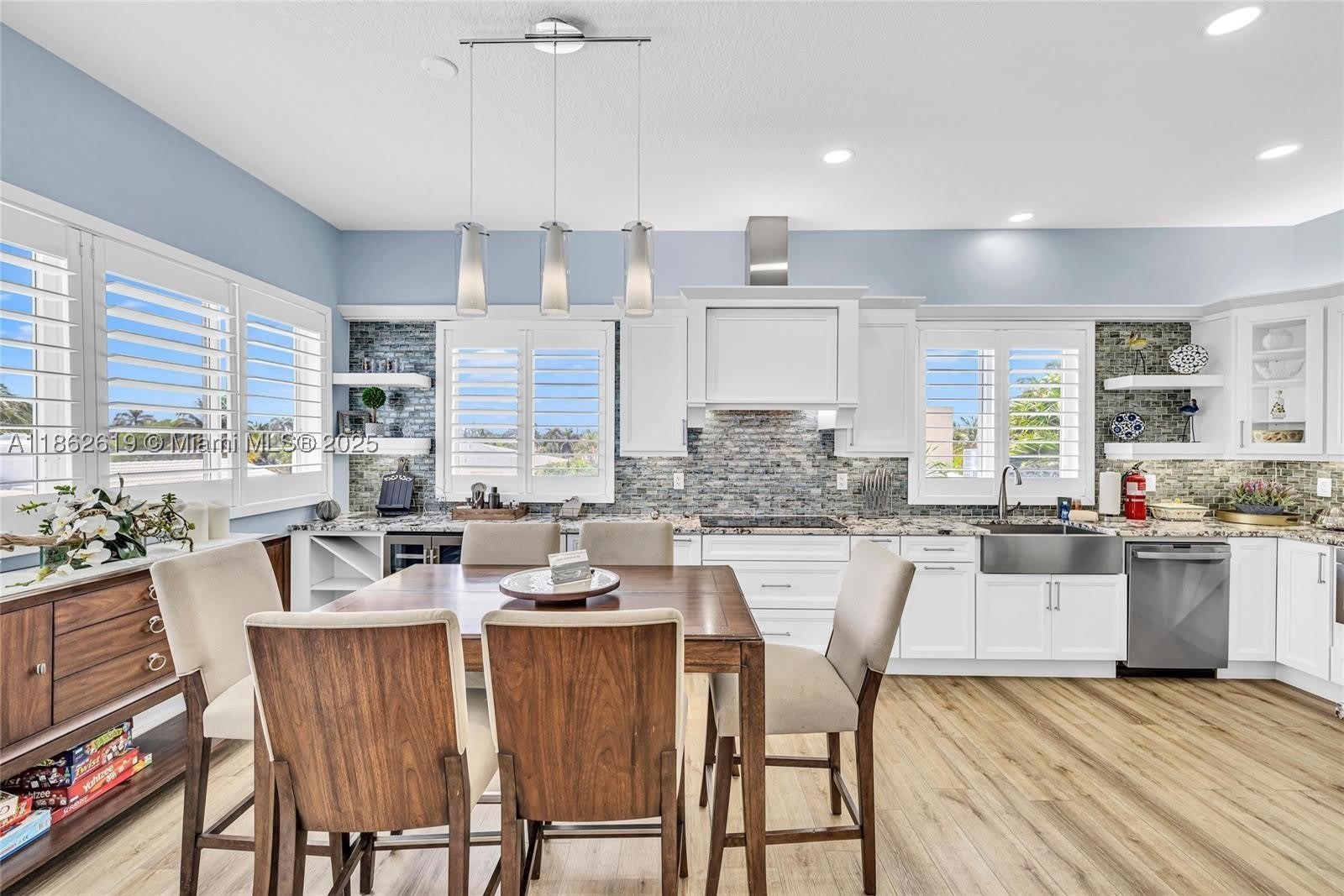 311 N Surf Rd – photo 4