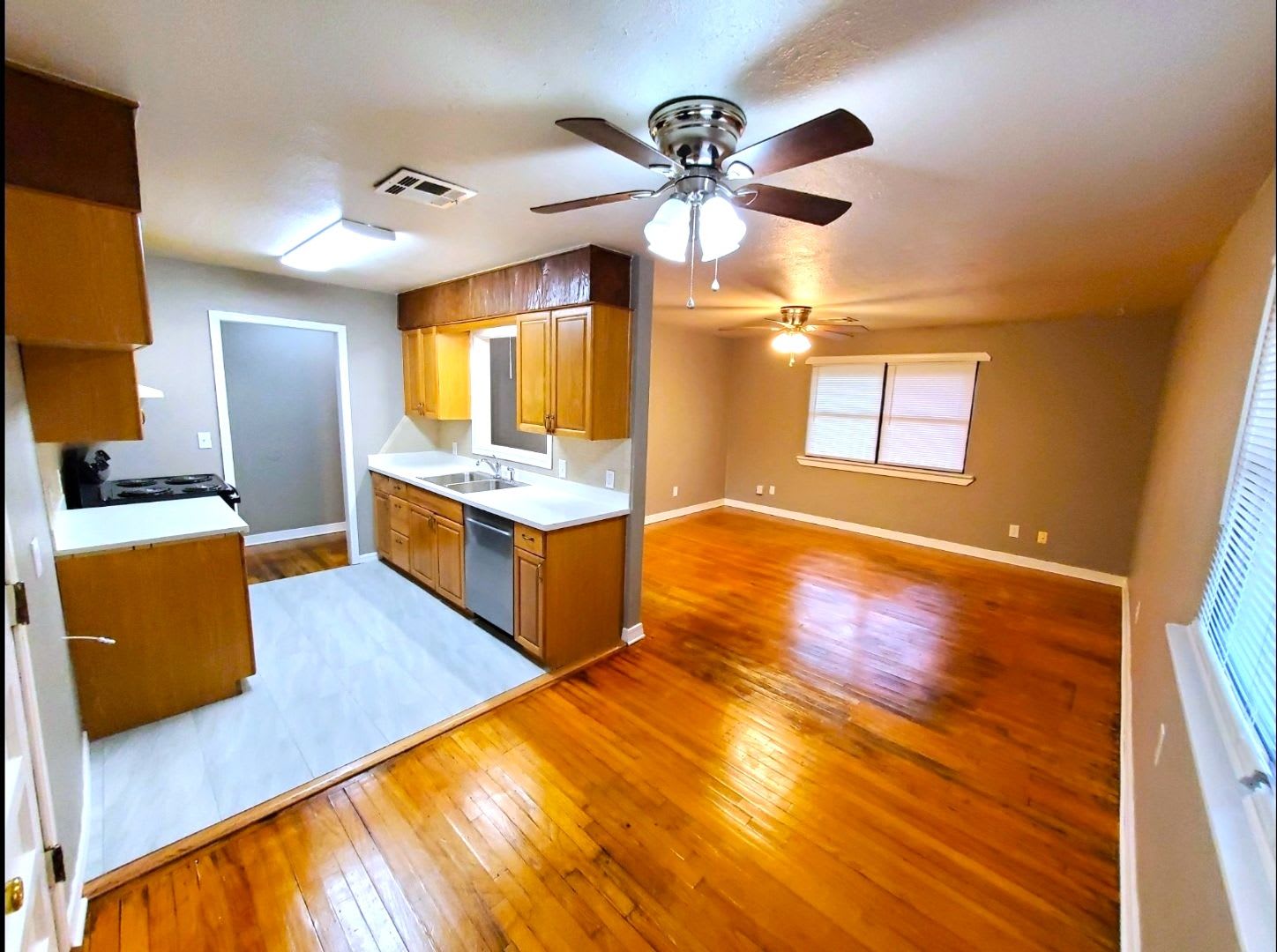 3 Bed 1.5 Bath 1 Car Garage in BILL ATKINSON RANCHET Addn Midwest City – photo 2