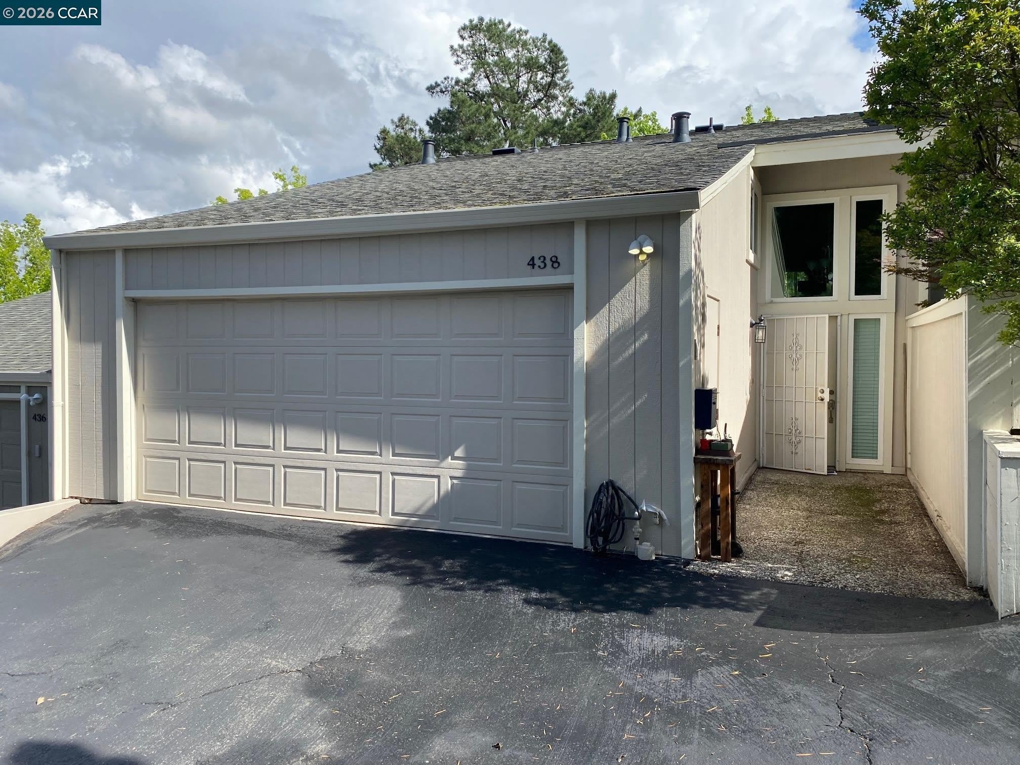 438 Ridgeview Dr – photo 2
