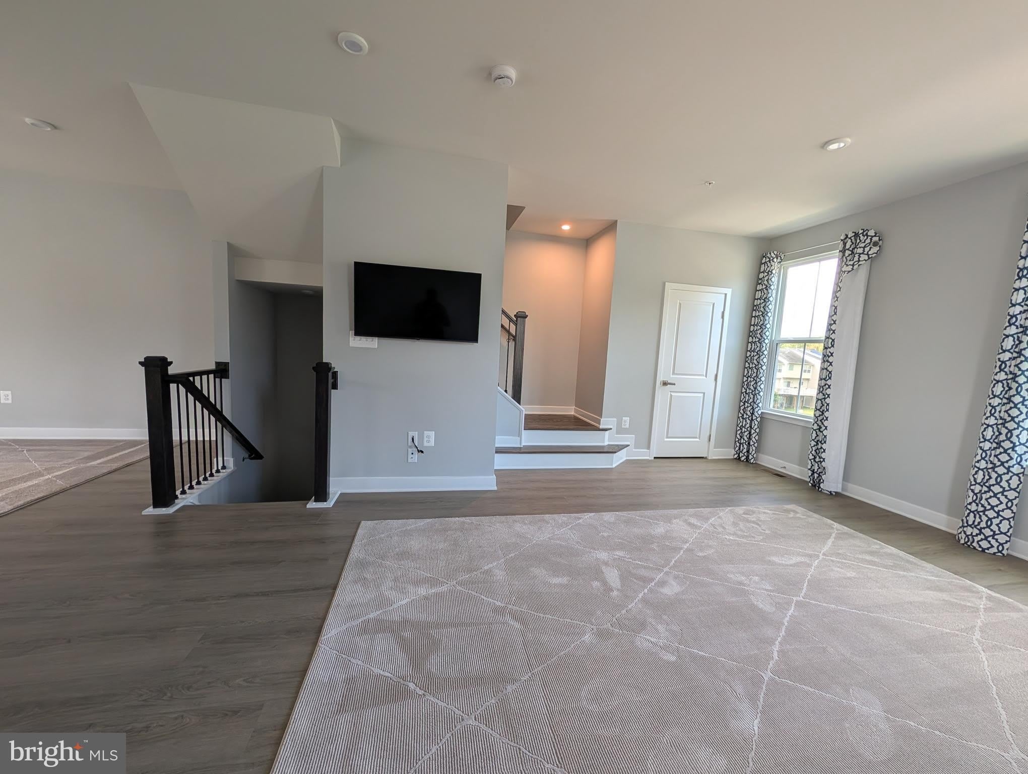 8445 HAMLIN Street – photo 5