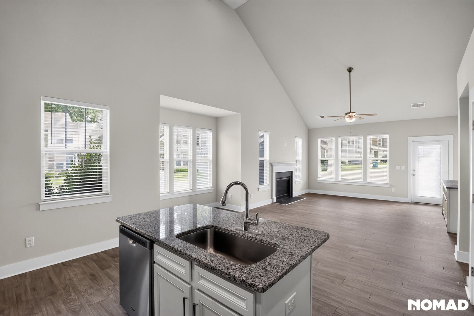 Charming 3BR Townhome in Taylors – photo 5