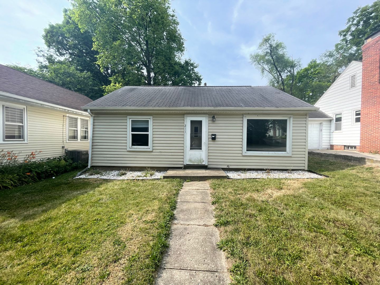 3 bedroom, 1 bathroom and detached garage! – photo 5
