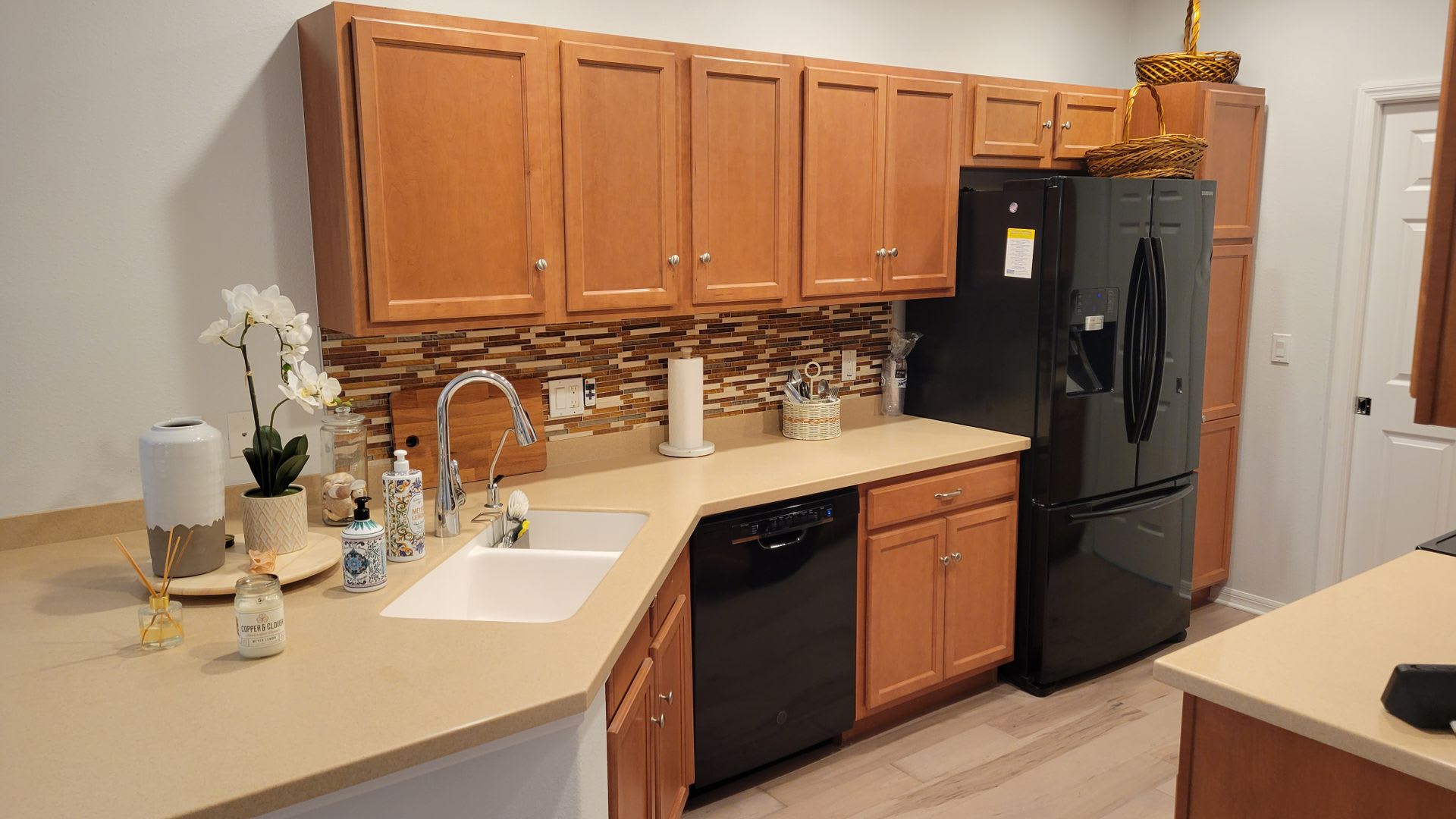 Seasonal ONLY 3/2 1/2 townhome in San Michele in lakefront community just north of University! – photo 4
