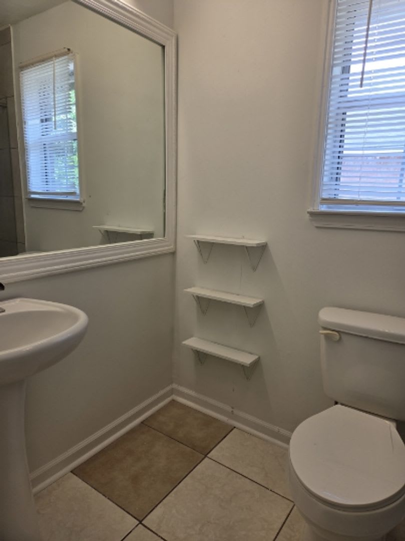 4 bedroom beautiful home available now! – photo 3