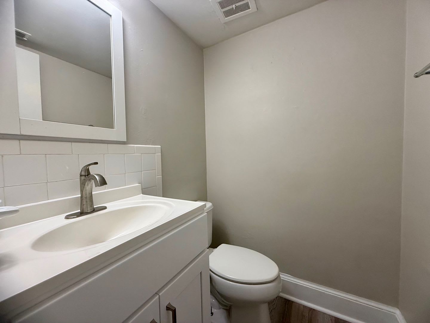Charming 3-Bedroom Townhome with Fenced Yard – photo 5