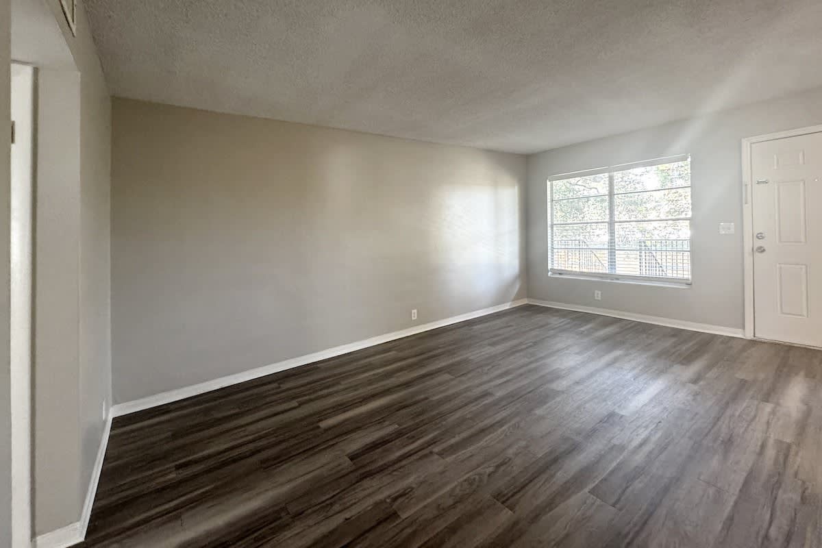 Updated 2 Bedroom 1 Bathroom Home – photo 1