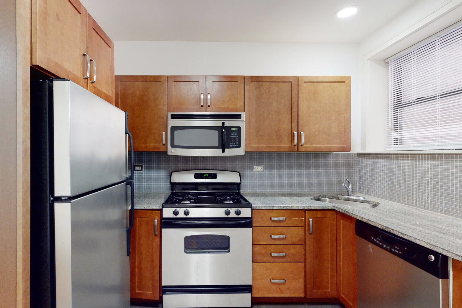5234 5244 S Ingleside Ave – photo 1