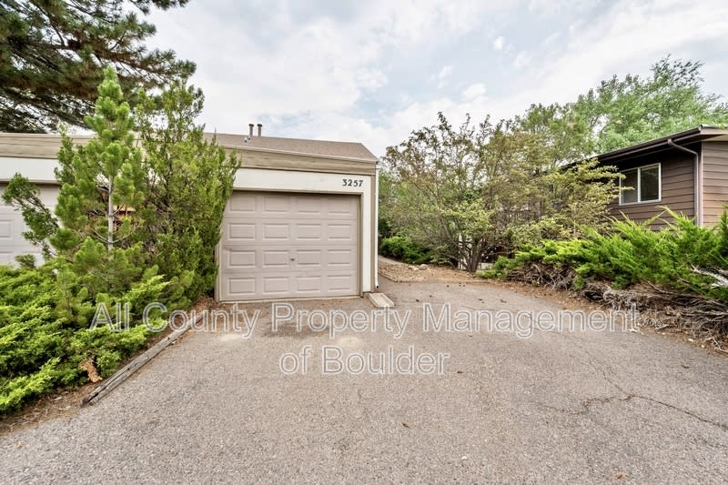 3257 Stanford Ave – photo 2