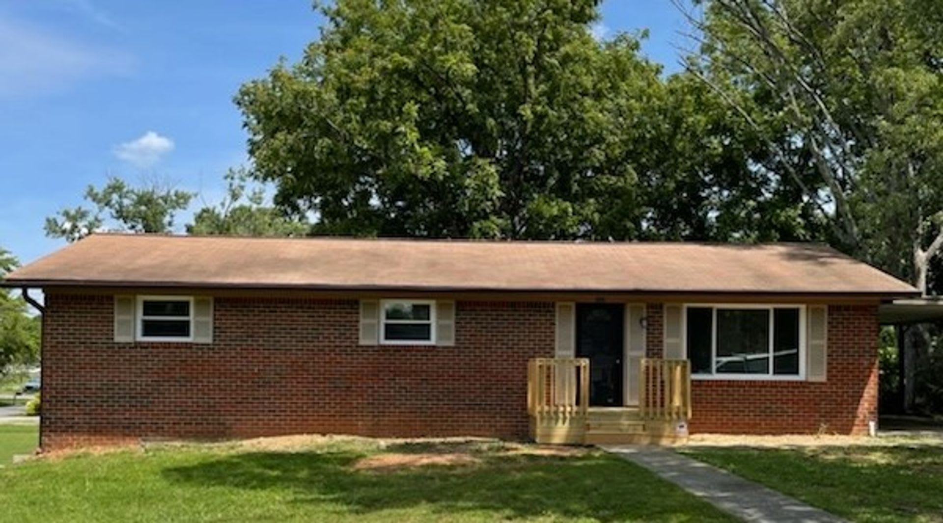 740 Haywood Dr – photo 1