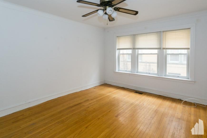 1904 West Winnemac Avenue – photo 1