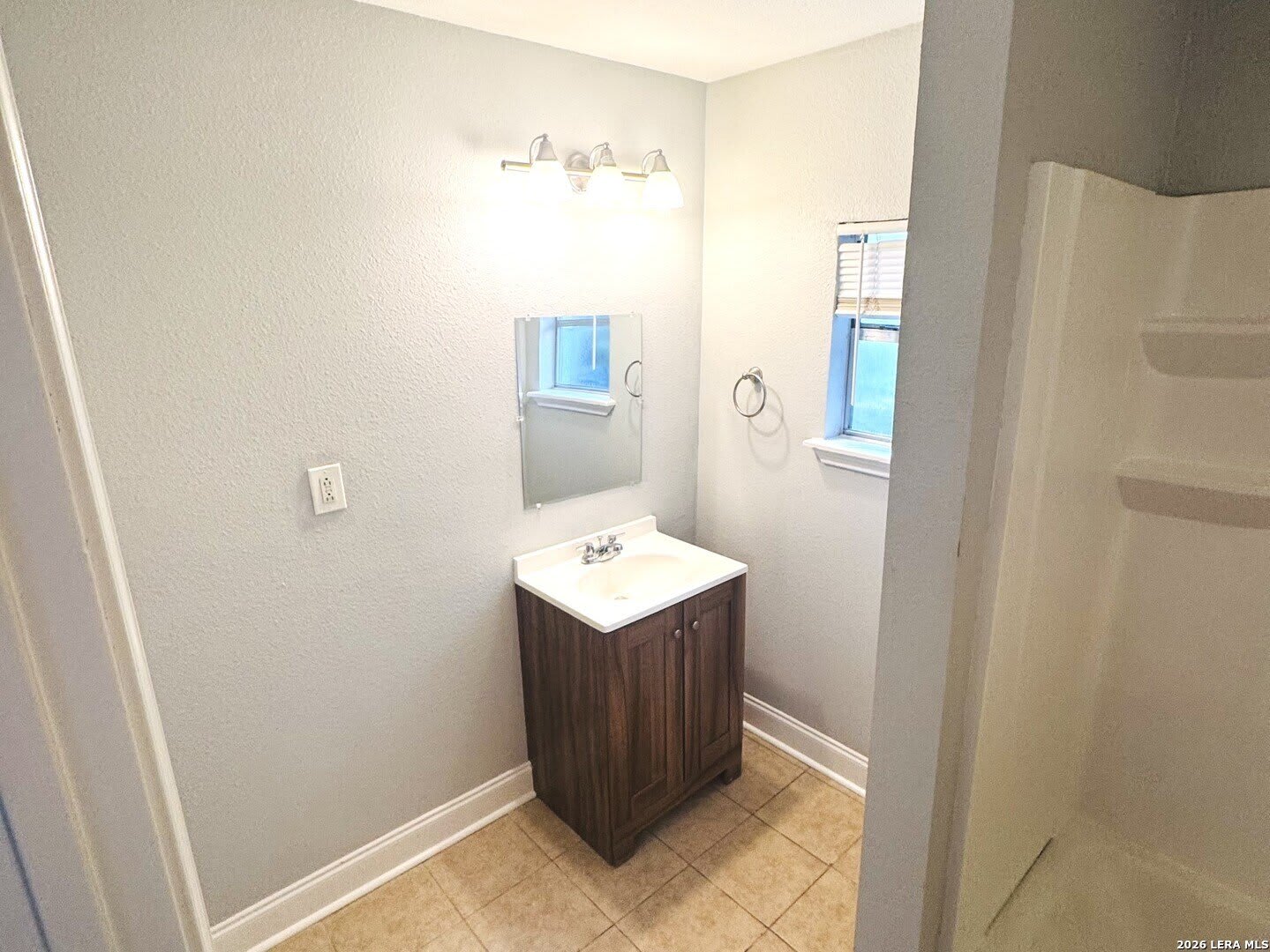 563 N SAN HORACIO AVE – photo 3