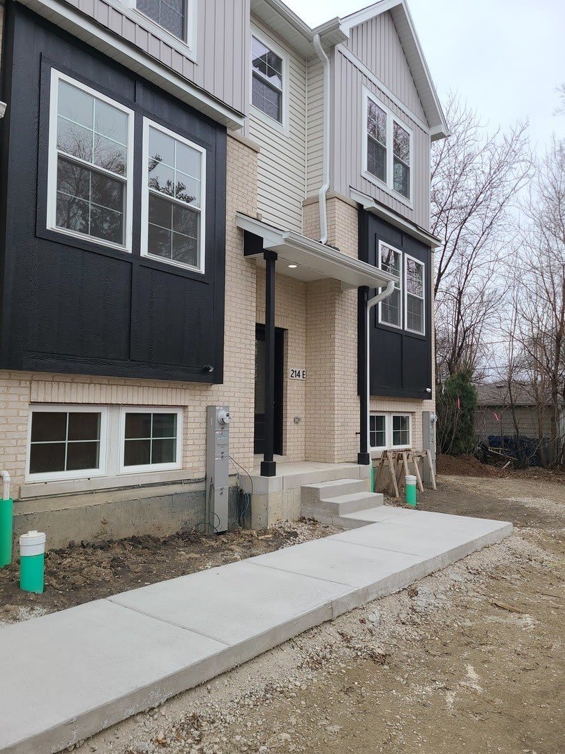 212 Walnut Street N – photo 1