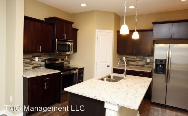 Greenway Square Townhomes – photo 2