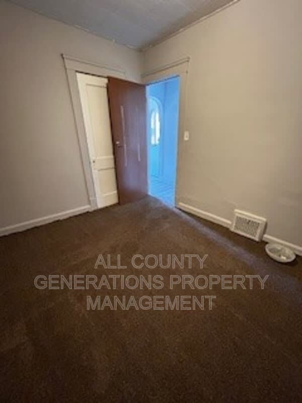 1011 E 140 ST DN – photo 5