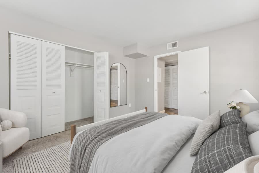 2925 North 19Th Avenue – photo 1