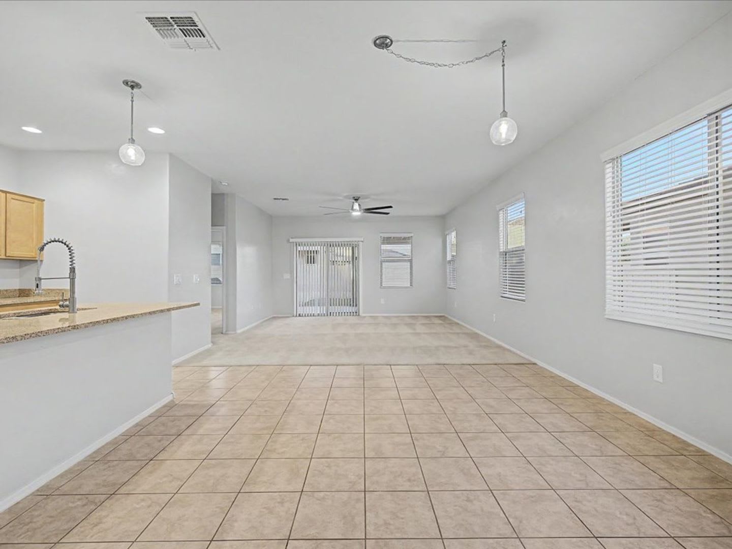 NOW ACCEPTING PETS! 4 Bedroom 2.5 Bathroom – photo 5