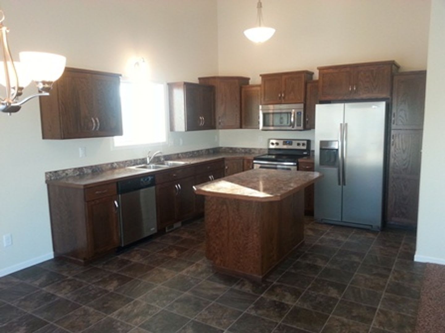 3 Bed 3 Bath Single Family Home – photo 2