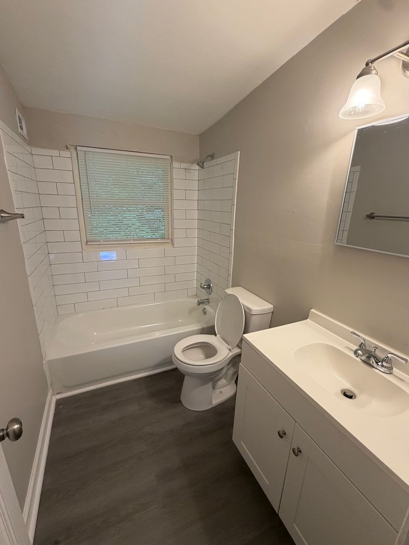 NEWLY RENOVATED!! 2 BEDROOM TOWNHOME (500.00 off FIRST FULL MONTHS RENT ) – photo 2