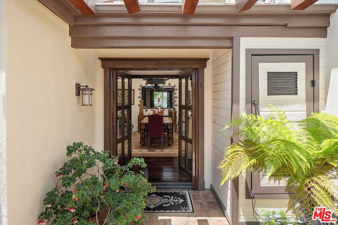 2528 Angelo Dr – photo 4