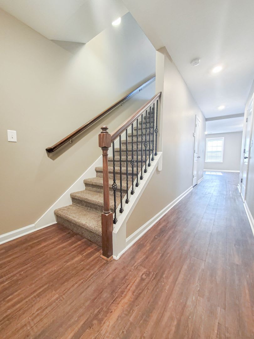 Two Bedroom with Garage on Exit 11! – photo 2