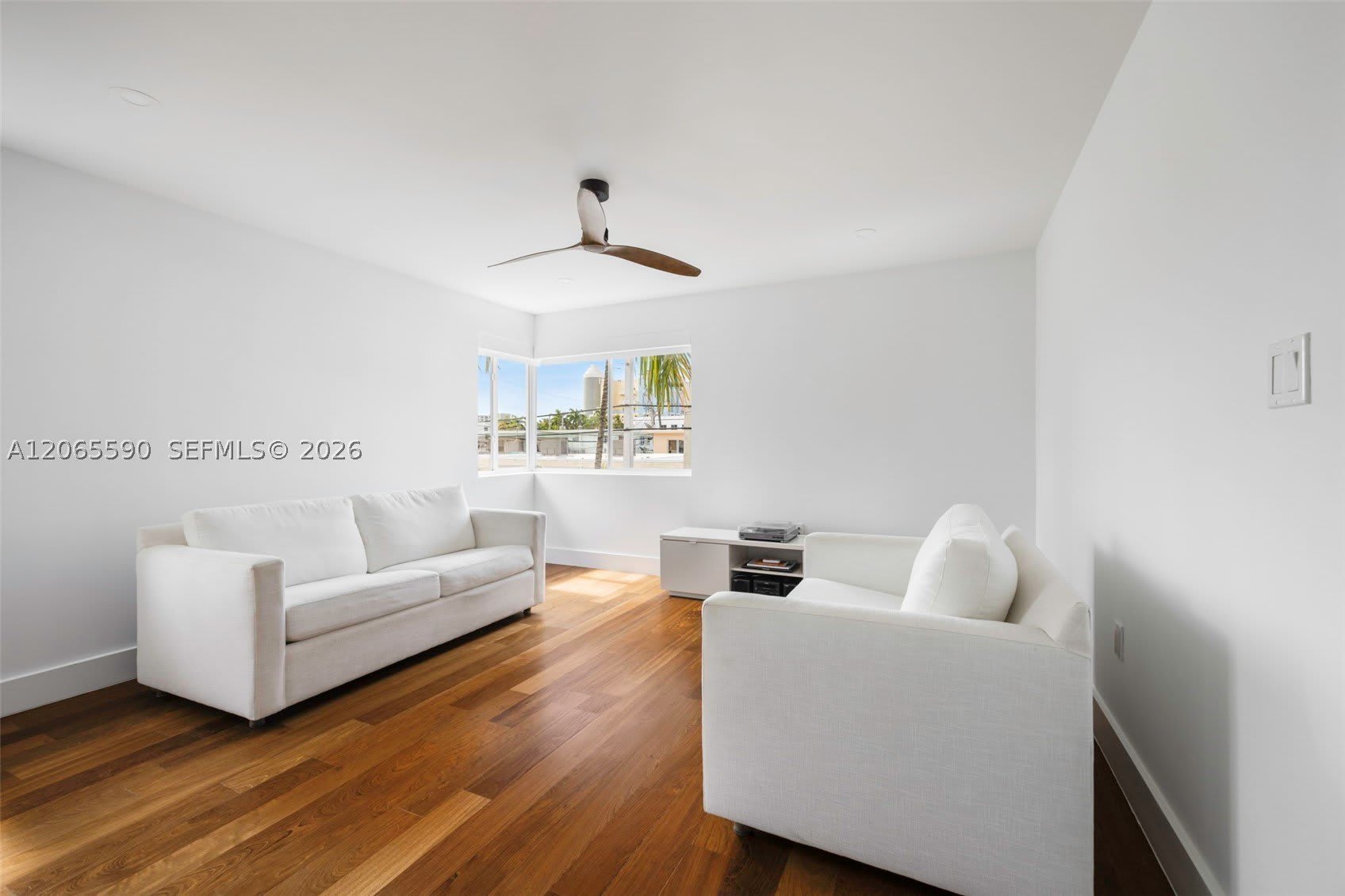 741 6th St – photo 4