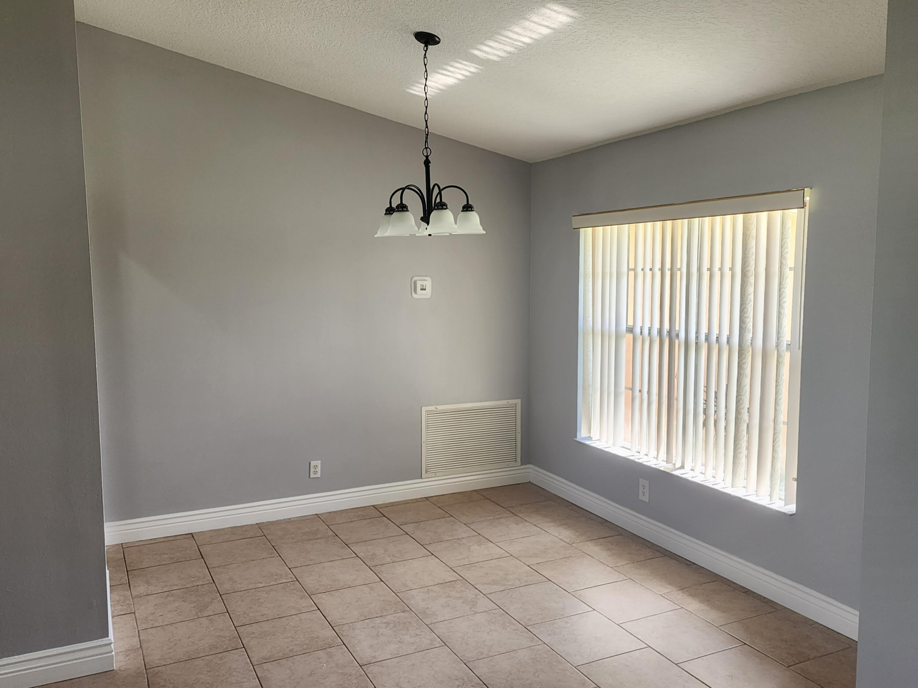 425 SW Mccomb Avenue – photo 2