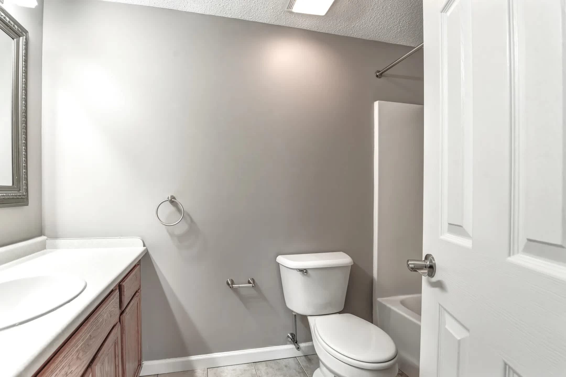 Village Green Apartments – photo 4