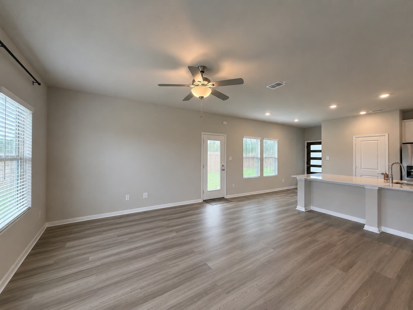 205 Greenbriar Drive – photo 4