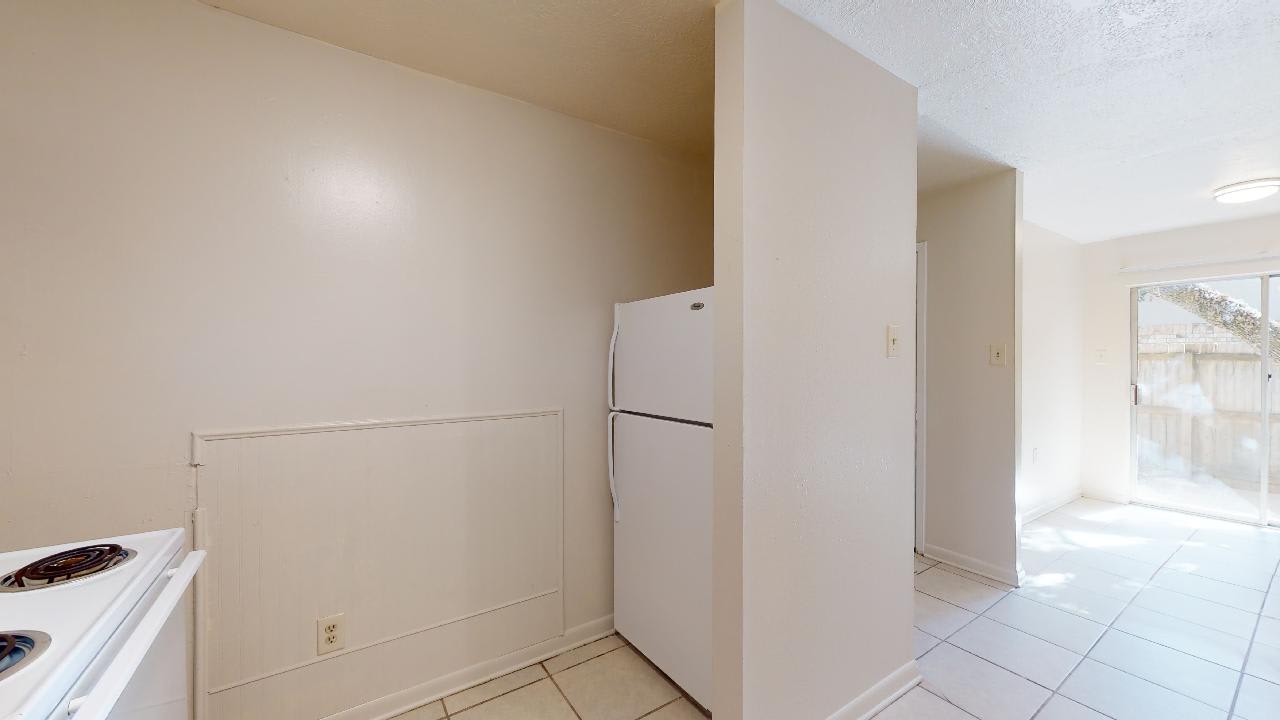 916 Navarro Dr – photo 5