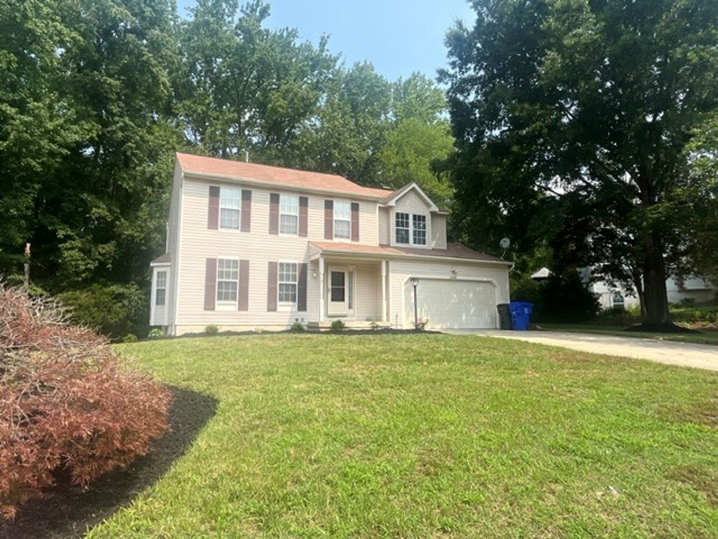 Spacious and Spectacular! 4 Bedroom home on gorgeous lot. – photo 2