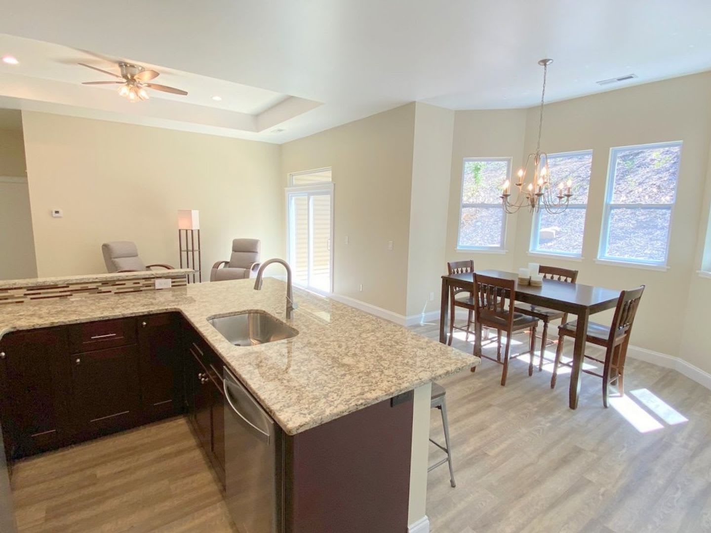 Laurel Park Spacious Home – photo 5