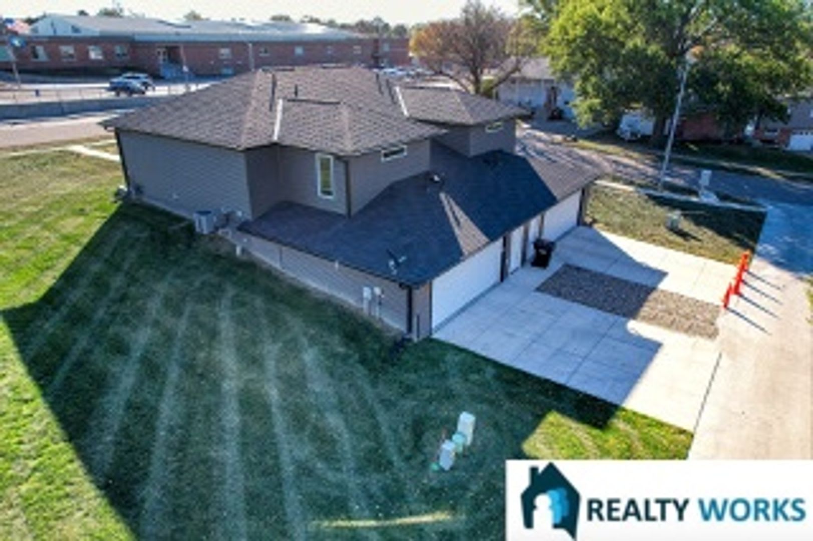 3 Bedroom, 2.5 Bath townhome in great location – photo 2