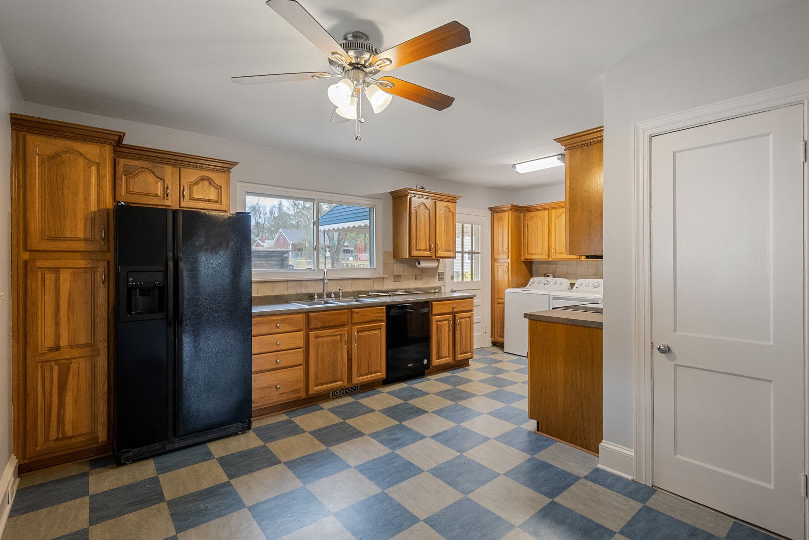 Spacious 4 Bedroom Home Located In North Durham Available Now – photo 5