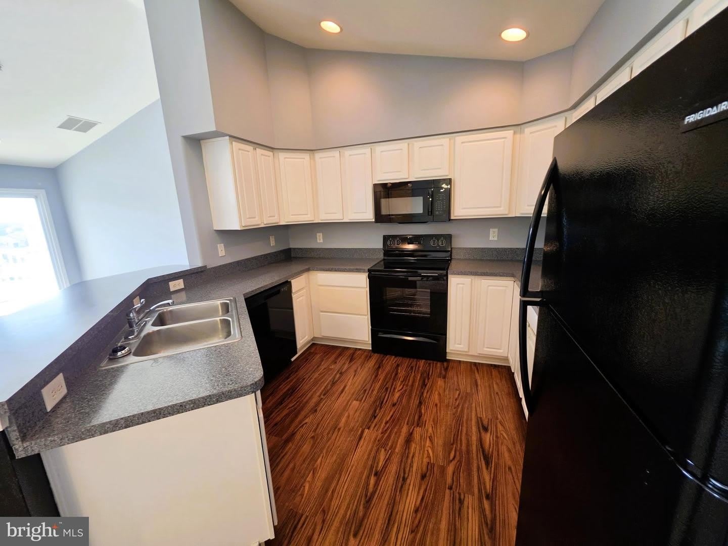 3003 HEATHER DR #J – photo 4