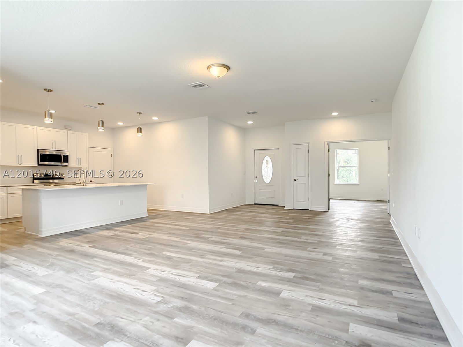 14210 LUXO AVE – photo 3