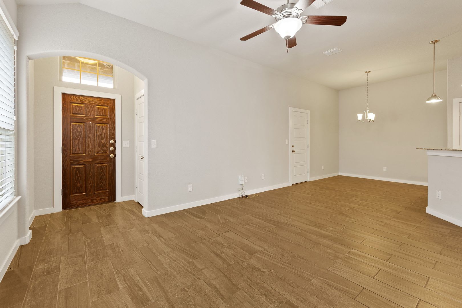 LUXURY TOWNHOME LOCATED IN BASTROP, TEXAS! – photo 4