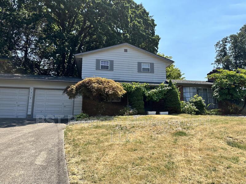 1458 Greenwood Drive Northeast – photo 1