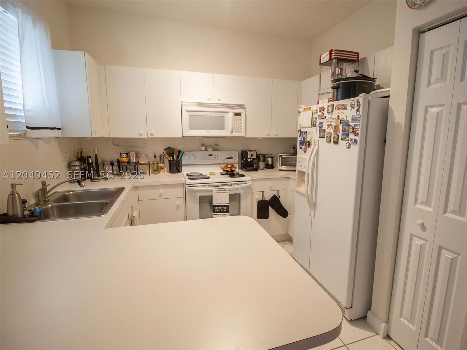 2728 NE 3rd Ct – photo 4