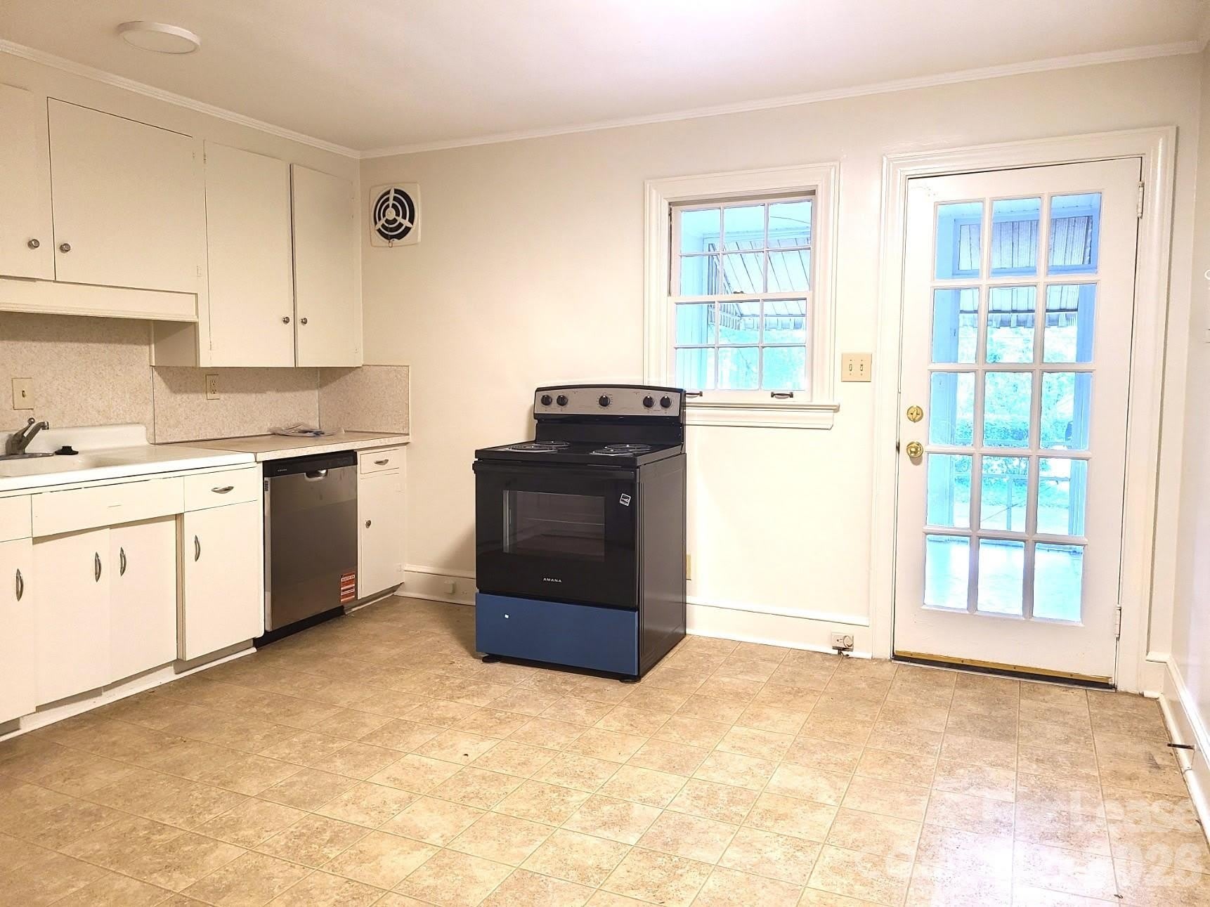 2245 Crescent Avenue – photo 3