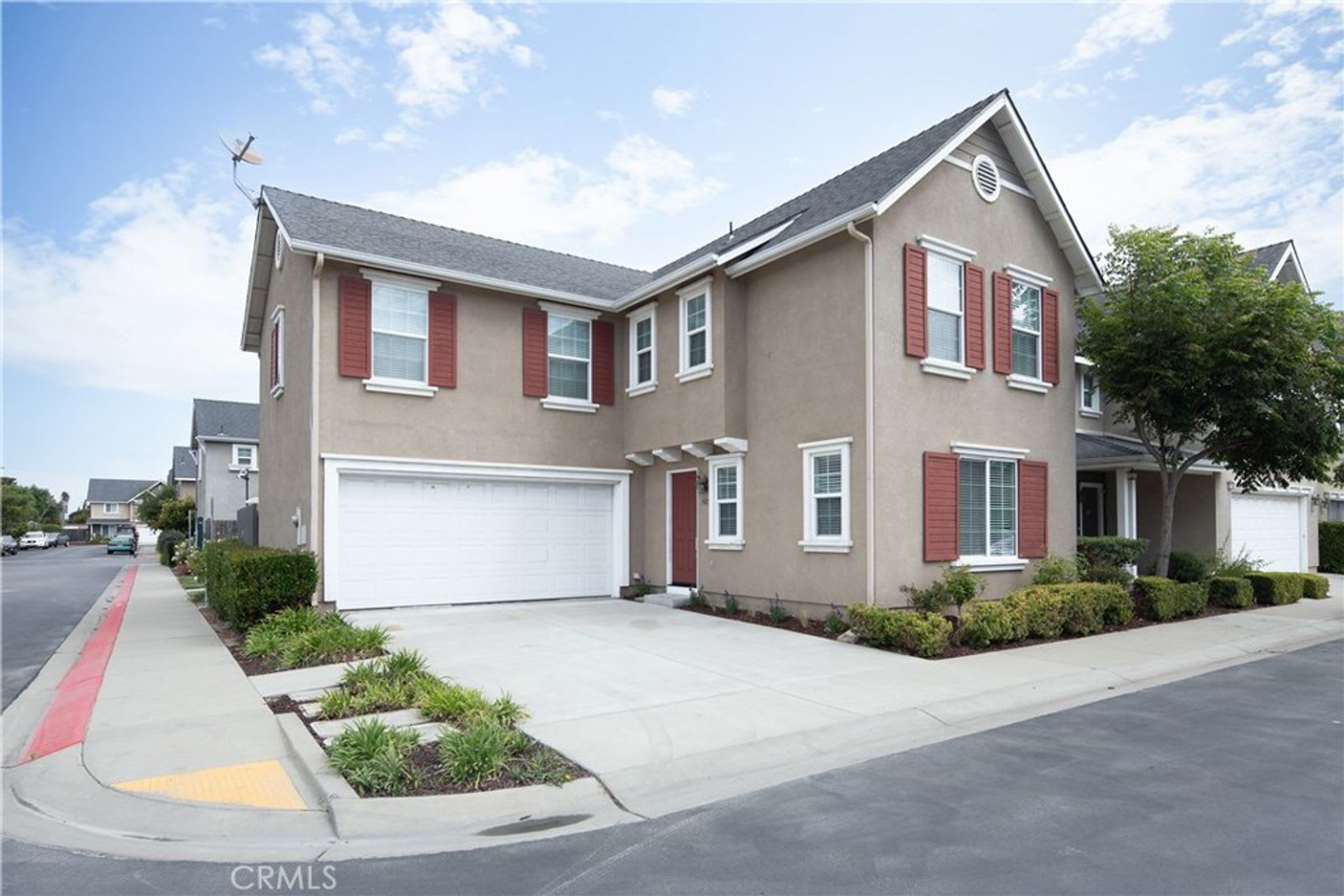 3-Bedroom, 2.5 Bathroom HOUSE with 2-car Garage in Gated Community! – photo 2