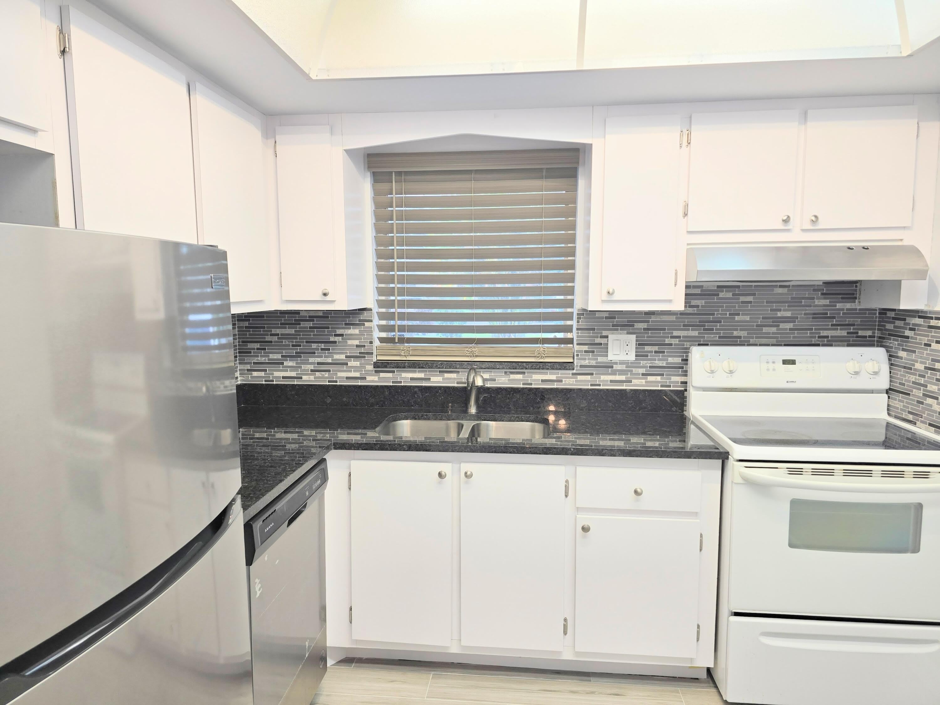 2737 EMORY Drive E – photo 3