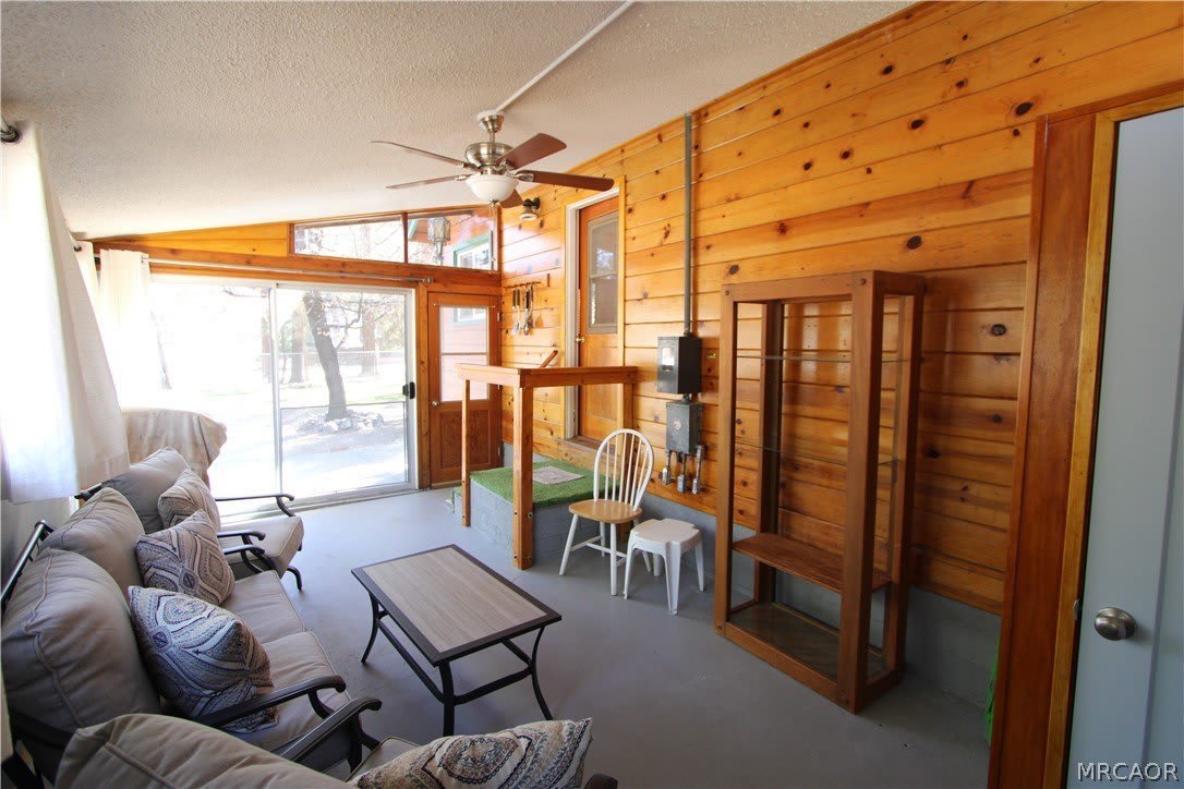 331 W North Shore Drive – photo 2