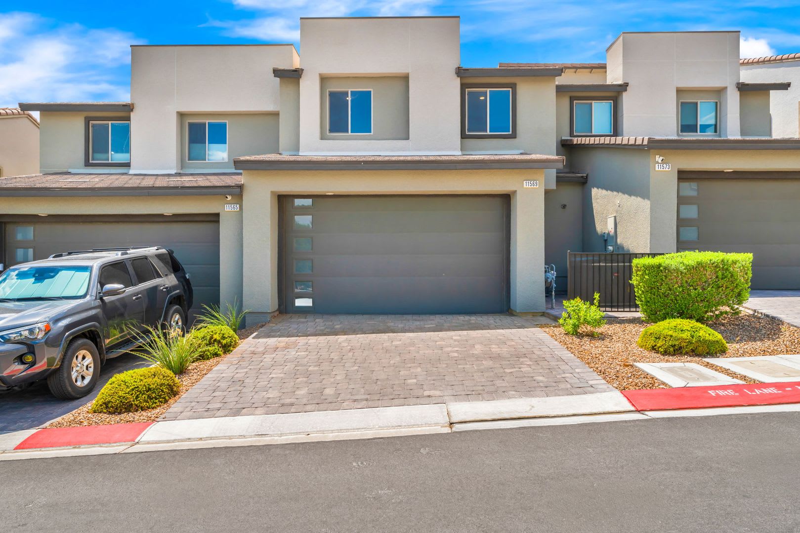Modern Summerlin West Townhome With Contemporary Finishes – photo 1