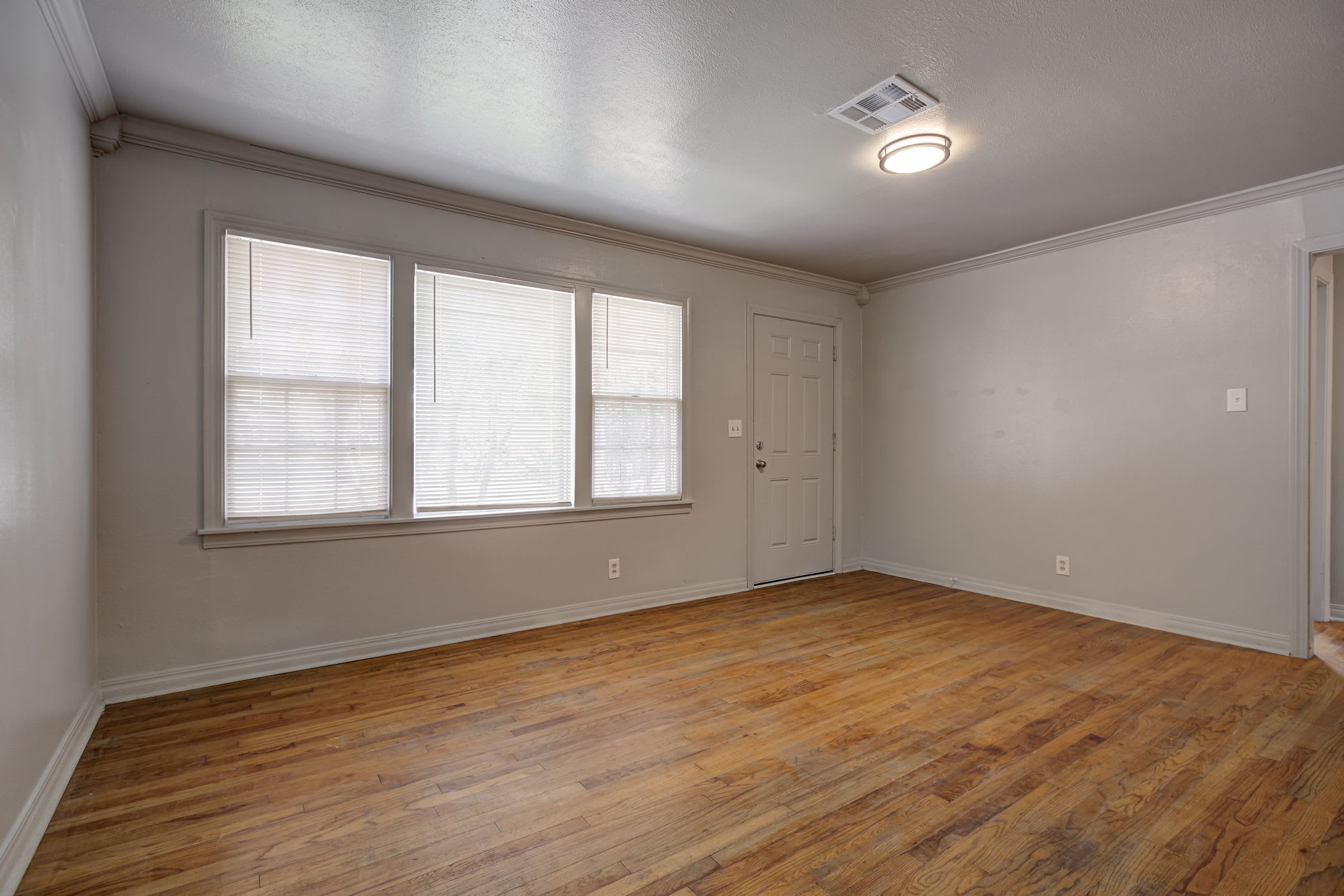910 Garver Street – photo 5