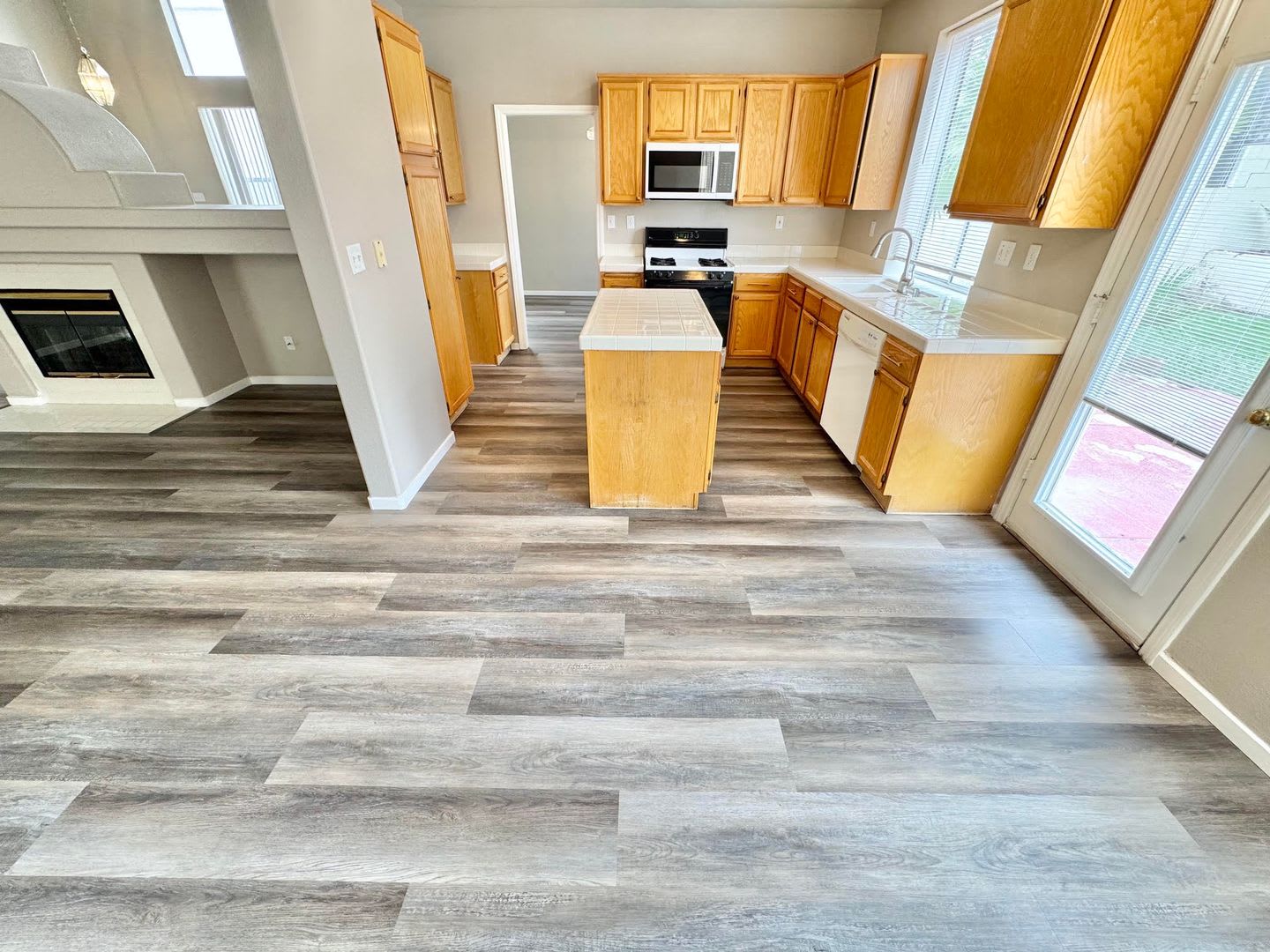 BEAUTIFUL 4 BEDROOM, 2.5 BATHS HOME IN SUMMERLIN!! – photo 5