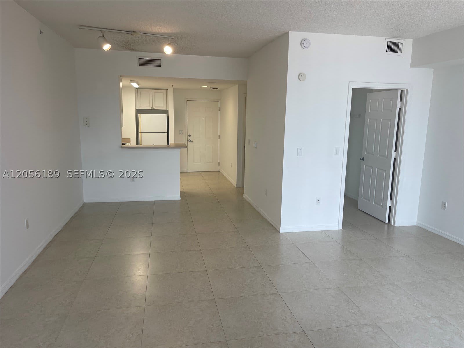 255 Evernia St – photo 4