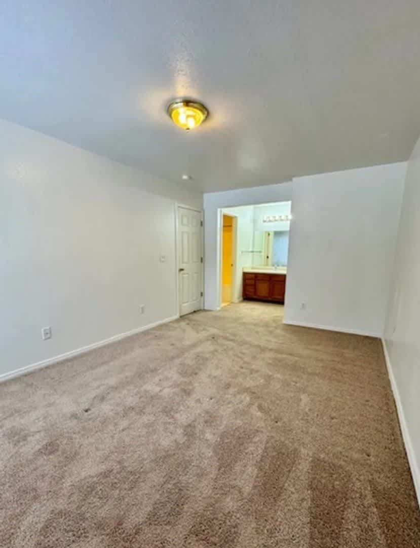 Conveniently Located To Msu Downtown – photo 4