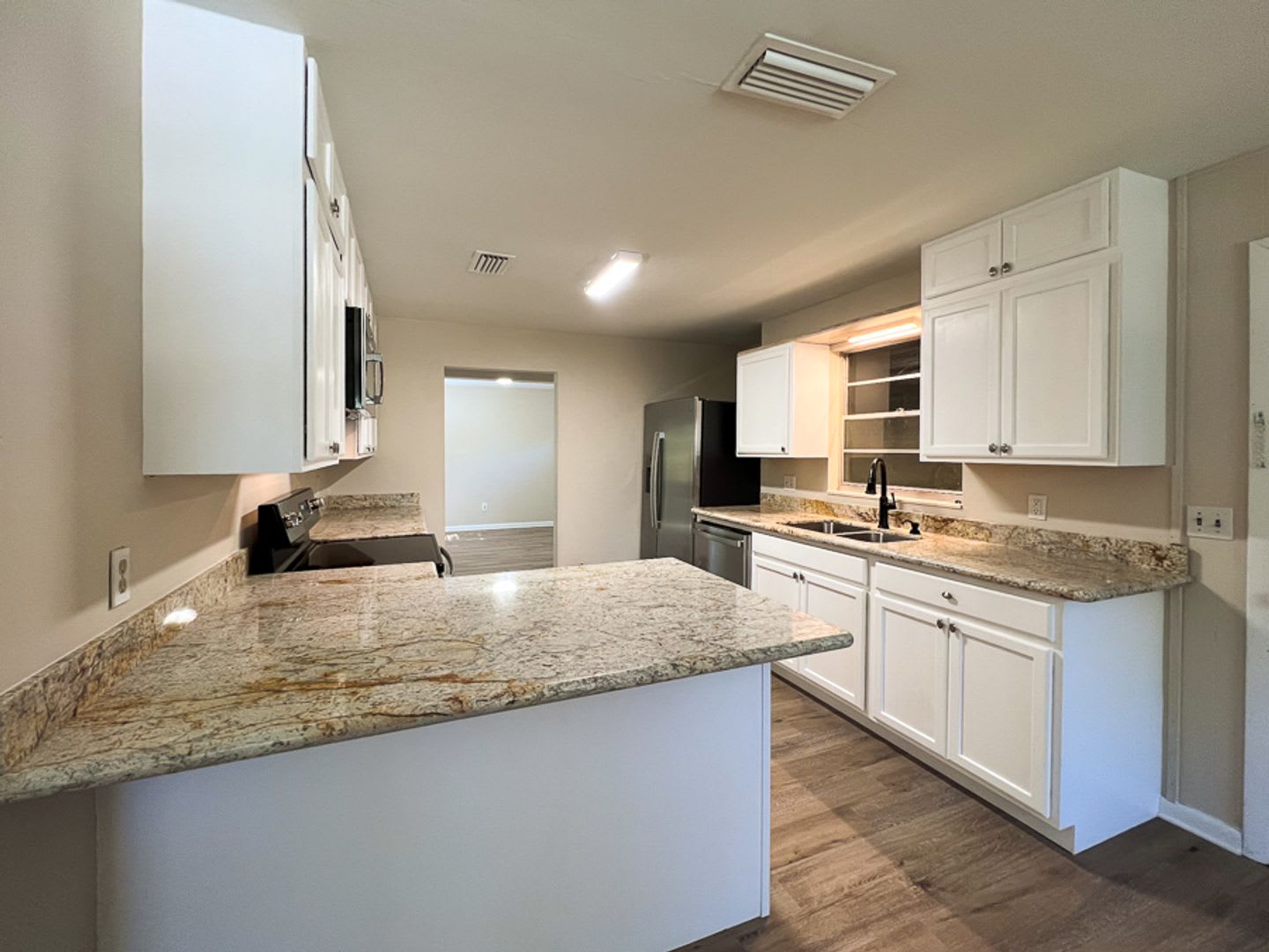 RECENTLY UPDATED 4/2 House with in Pine Estates – photo 5