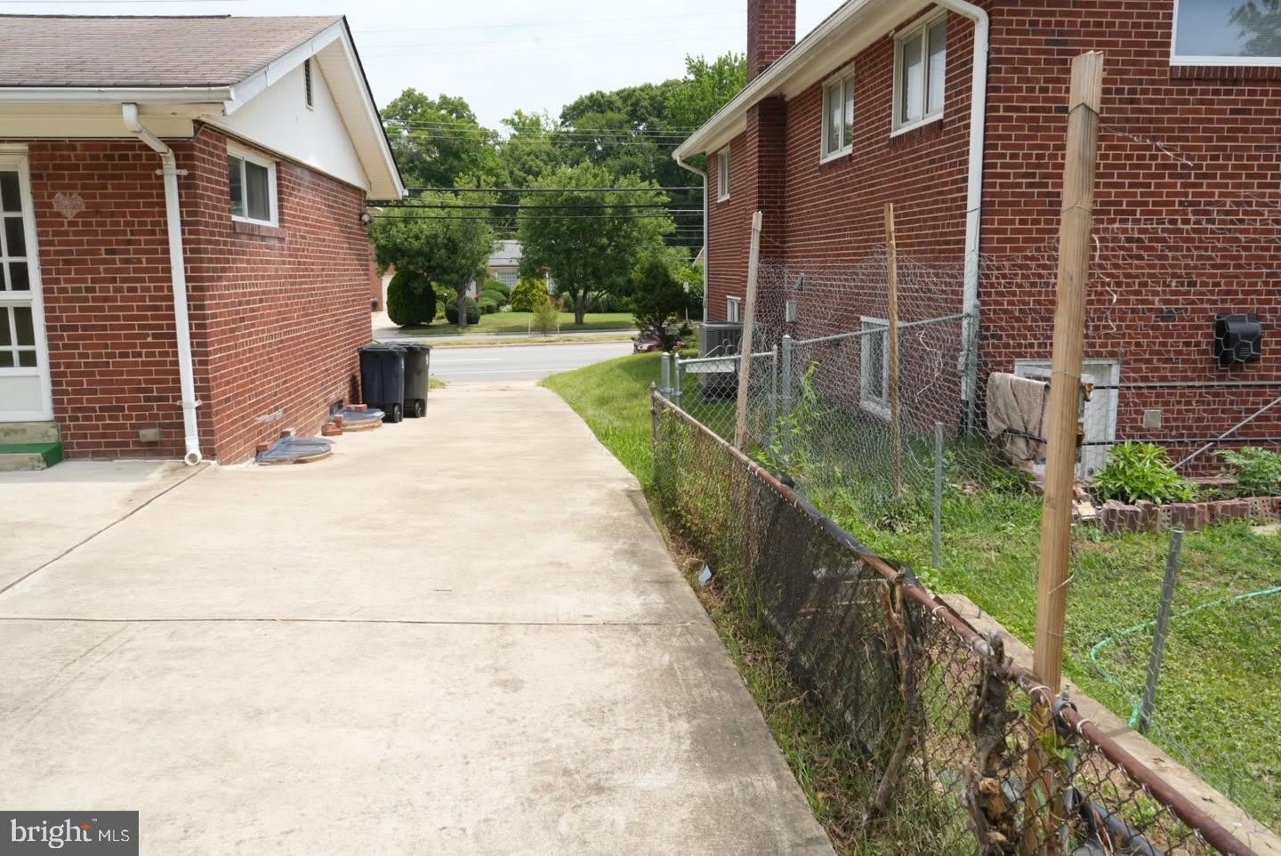 7104 ADELPHI RD – photo 3