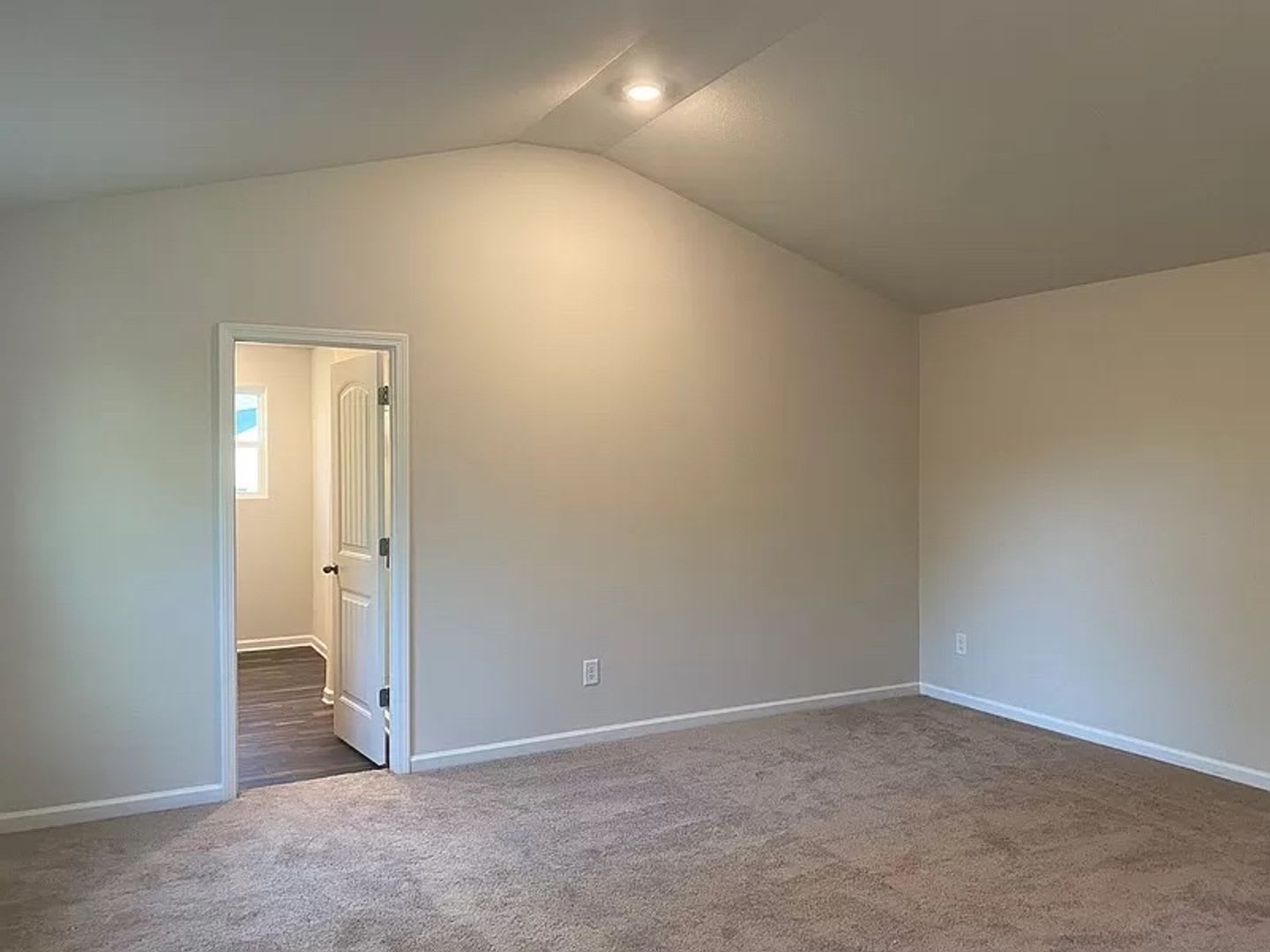 Room in 4 Bedroom Home at Fallen Tree Dr – photo 4
